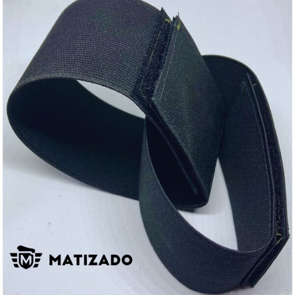 Descubre nuestras Perneras Elásticas, la solución perfecta para mantener tus pantalones ajustados dentro de las botas. Confort y funcionalidad en un solo accesorio. ¡Ponte en marcha con comodidad y estilo!